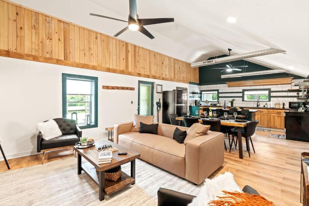The Modern Forge Ny, Honeoye Lake Εξωτερικό φωτογραφία